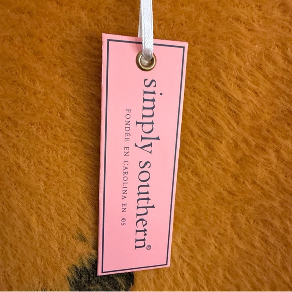 NWT Simply Southern Fuzzy Bumble Bee Sweater Women’s XL Soft Fluffy READ DESCRIP - Picture 3 of 9